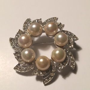 Signed MARVELLA Pearl & Rhinestone Brooch / Pin